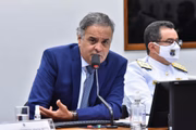 O deputado federal Aécio Neves (PSDB-MG) durante sessão da Comissão de Relações Exteriores e de Defesa Nacional 