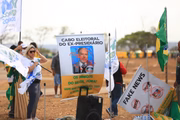 Manifestantes apoiadores de Jair Bolsonaro fizeram críticas à imprensa