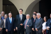 Lula e representantes da equipe de transição com senadores