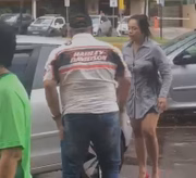 Gizelle sugeriu que ele usasse coleira e focinheira em pet