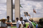 Protesto levou cerca de 200 pessoas para o centro da capital do país