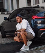 O noivo dela, Ronan, já posou com o carro