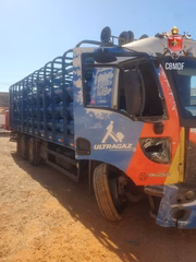 Caminhão carregava botijões de gás