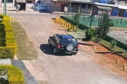 Abordagem foi flagrada por câmeras de segurança da região em que a menina mora, no Jardim Ingá (GO)
