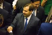O presidente da Câmara, Rodrigo Maia, comandará o rito de posse