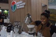 Alguns stands reúnem a produção de cafés de regiões produtoras, como é o caso da região das Matas de Minas