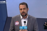 Guilherme Boulos (PSol) durante debate da Rede TV/UOL 