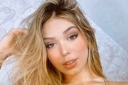 Ela lançou a música Fake Love 2, após polêmica com Anitta