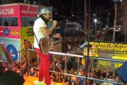 Bell Marques pede para que policiais não agridam funcionário detido durante o carnaval de Salvador
