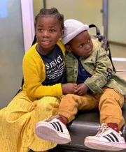 Eles são pais de Titi e Bless