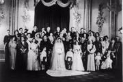 Família real reunida no enlace de Elizabeth e Philip, em 1947