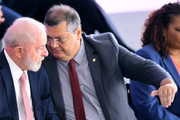 O presidente Lula e o ministro Flávio Dino