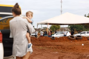 Na BR-251, os organizadores dos atos são agropecuaristas e caminhoneiros. O fechamento da pista começou por volta das 12h30 de segunda-feira (31/10)Por volta das 3h, os manifestantes fecharam os dois sentidos da BR-070, que liga Águas Lindas (GO) à capital federal