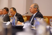 Ministro da Economia discursa para entidades da indústria