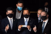 Doria mostra a vacina chinesa