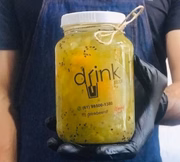 O Gintânger leva gin, água tônica, kiwi, tangerina, xarope de açúcar e gelo, e custa R$ 35