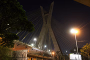Depois de furto de cabos e luminárias, Ponte Estaiada é pichada