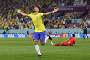 Lucas Paquetá, do Brasil, comemora após marcar o quarto gol 
