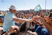 Bolsonaro usa chapéu de vaqueiro em São Raimundo Nonato (PI)