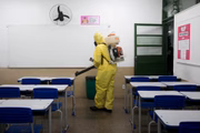 Escolas públicas são descontaminadas para retorno em 31 de agosto