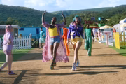 Por fim, o diretor executivo do vídeo, ator de teatro, cantor e youtuber Todrick Hall é peça central da coreografia do vídeo