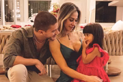 Sophia é filha de Arthur Aguiar e Maíra Cardi