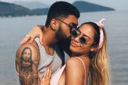 Gabigol chegou a deletar as fotos com Rafaella de seu Instagram