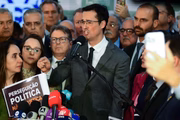 Deputado Federal Deltan Dallagnol, que teve o mandato cassado por unanimidade, pelo TSE na noite de terça-feira (16/5), faz uma coletiva de imprensa no Salão Verde da Câmara 