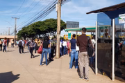 Paradas lotadas foram resultado de problemas no metrô