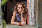 Drica Moraes como Núbia, na novela Travessia 