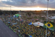 Manifestantes estão acampados em frente ao QG do Exército, em Brasília, há 15 dias