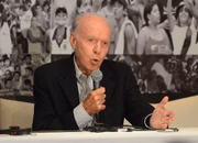 Ainda em 1958, assinou com o Botafogo. No clube, foi bicampeão carioca, conquistou a Taça Brasil, entre outros. À época, jogou ao lado de Garrincha, Nílton Santos e Didi. Quatro anos depois, foi convocado, outra vez, para a Copa do Mundo, quando o Brasil se tornou bicampeão 