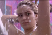 Viih Tube durante um banho no BBB21