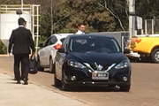 O senador Flávio Bolsonaro usa o carro oficial para ir à academia
