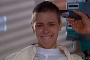 Em Laços de Família (2000), Carolina Dieckmann viveu Camila e precisou raspar o cabelo