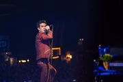 O vocalista Brandon Flowers se destaca pelos looks elaborados 