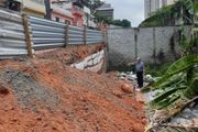 Muro derrubado durante obra do túnel da Sena Madureira, , na Vila Mariana, na zona sul de São Paulo