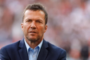 <b>Lothar Matthäus</b>: uma das lendas do futebol alemão, o ex-volante Lothar Matthäus foi contratado em 2006 para ser técnico do Athletico-PR. A parceria, no entanto, durou pouco. Depois de dois meses, seis vitórias e dois empates, Matthäus pediu para voltar à Alemanha para resolver um problema pessoal<br><br>Sua esposa não queria viver no Brasil e ameaçou pedir o divórcio caso o ex-jogador continuasse seu trabalho em Curitiba. Para manter o casamento, Matthäus decidiu não retornar e não avisou o clube