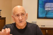 Ehud Olmert diz que Netanyahu destrói a democracia israelense