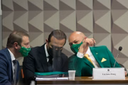 Empresário Luciano Hang concede entrevista com governistas antes da CPI da Covid