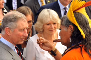 Encontro entre o cacique Raoni e o então príncipe de Gales, em 2009