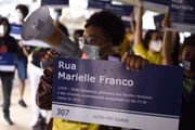 O protesto contou com militantes de partidos da esquerda, a exemplo do PSol, e também feministas e defensores da comunidade LGBTQI+