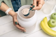 O whey protein, por sua vez, promove a saciedade
