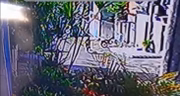 Vídeo mostra momento em que criança cai no chão após ser baleada