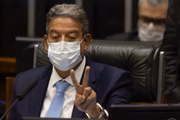 Presidente da Câmara, Arthur Lira (PP-AL), durante comemoração da aprovação da PEC dos Precatórios em segundo turno