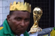 Fã de Pelé, aposentado Antônio da Paz, de 69 anos, ficou acampado em frente a hospital onde o ex-jogador estava internado e agora aguarda abertura dos portões para o velório na Vila Belmiro, em Santos
