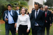 Gleisi Hoffmann visita gabinete de transição no CCBB
