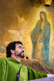 Padre Fábio de Melo dedica a vida ao catolicismo há 35 anos