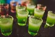 O Delta Bar vai celebrar a data irlandesa de 17 a 22 de março com bebidas como shot verde (R$ 9) o drinque de Corote Menta (R$ 15), e o famoso Chope Verde (R$ 7)