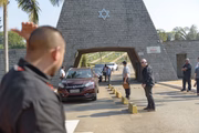 Movimento no Cemitério Israelita do Butantã, em SP, após o enterro de Silvio Santos
